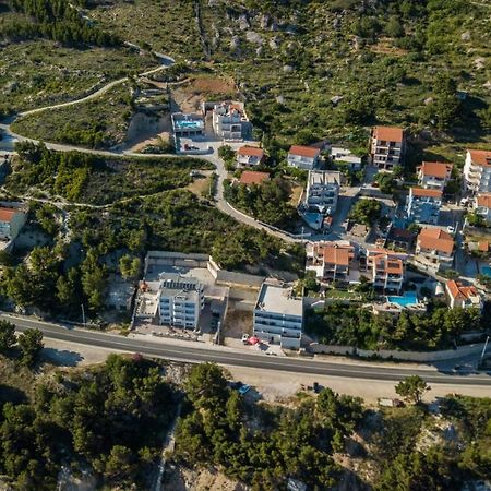 Apartments Pusic Оміш Екстер'єр фото
