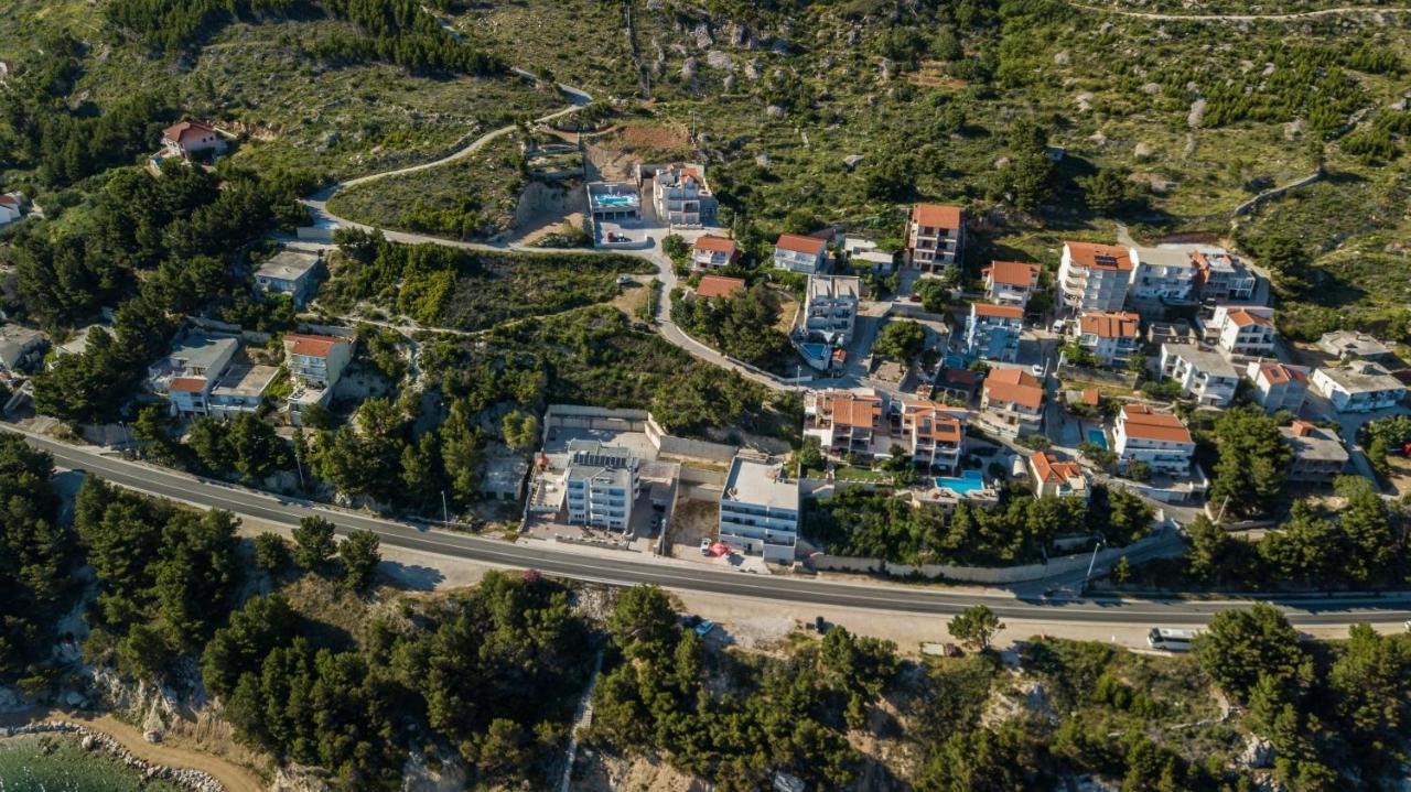 Apartments Pusic Оміш Екстер'єр фото