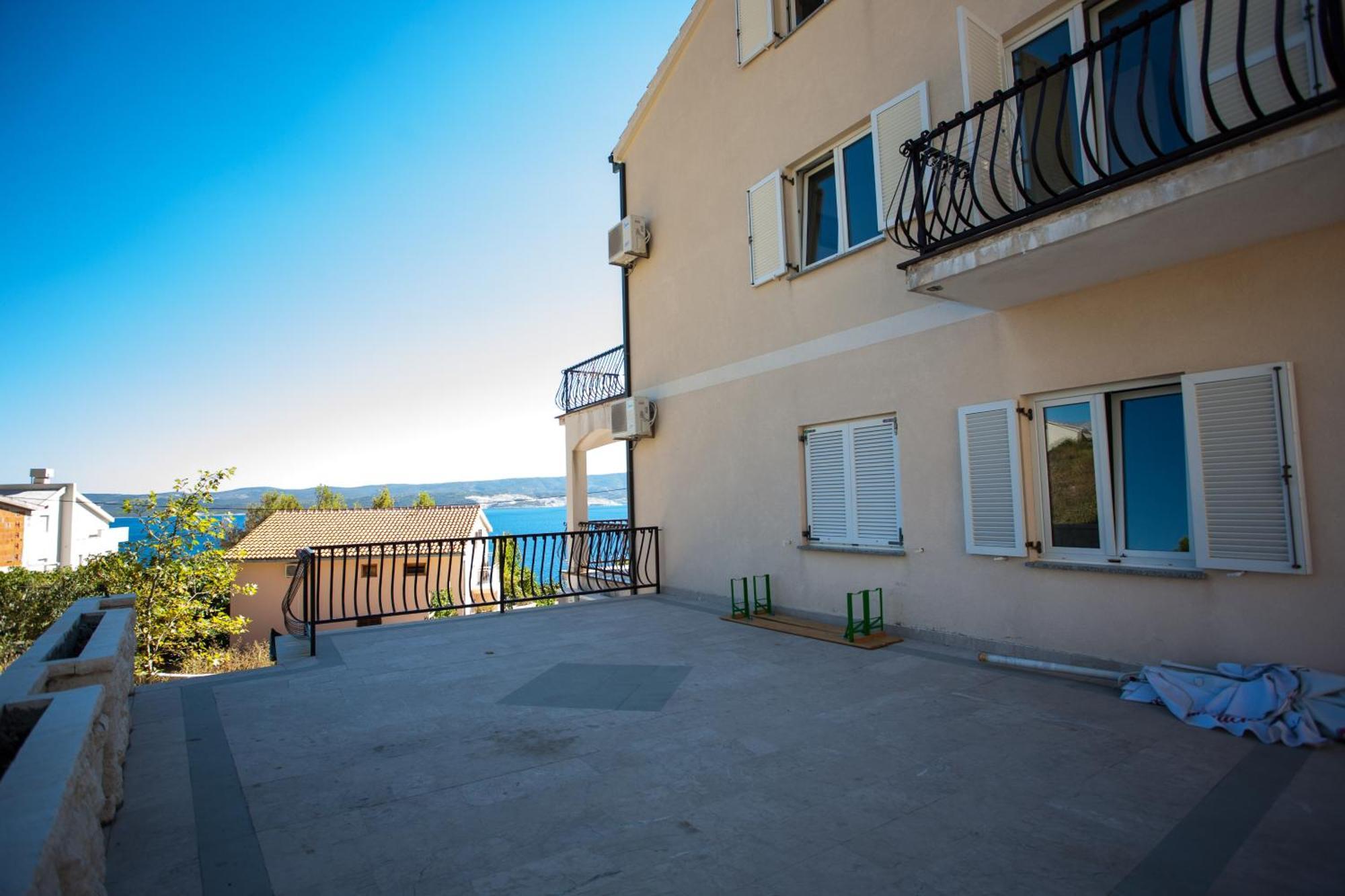 Apartments Pusic Оміш Екстер'єр фото
