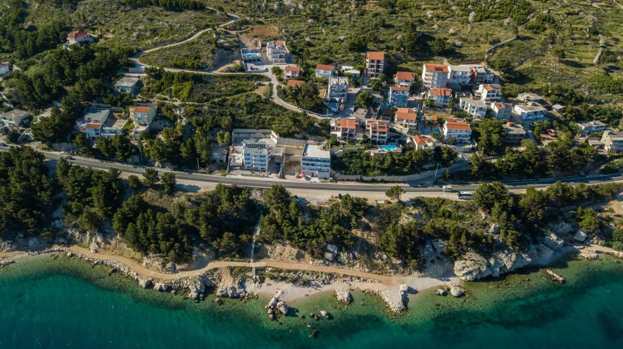 Apartments Pusic Оміш Екстер'єр фото