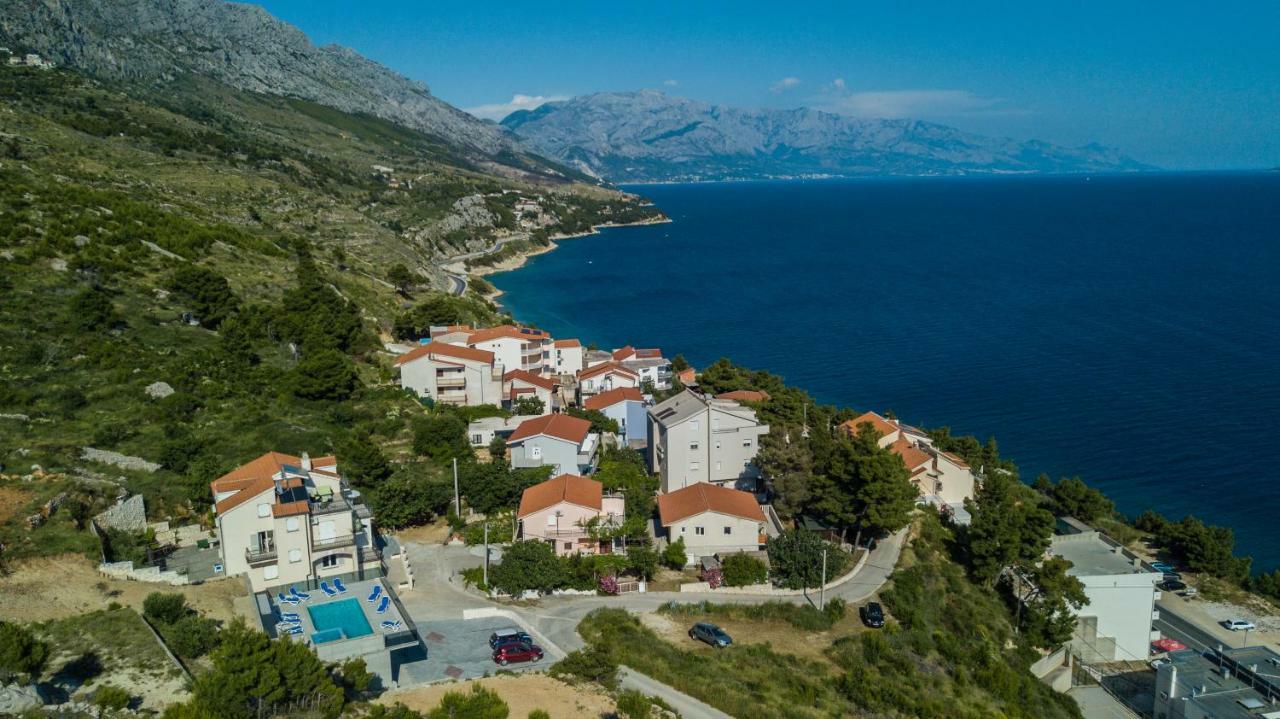 Apartments Pusic Оміш Екстер'єр фото