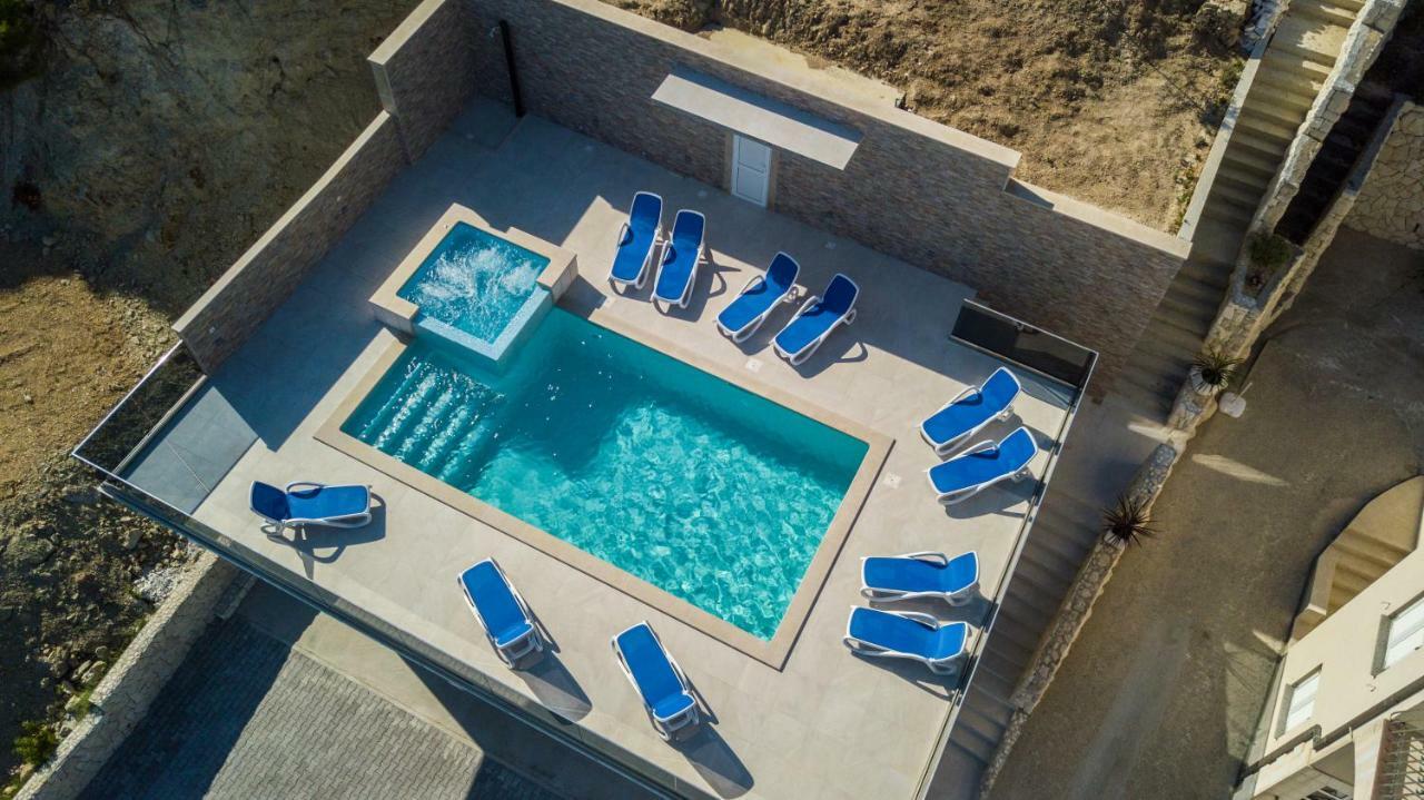 Apartments Pusic Оміш Екстер'єр фото