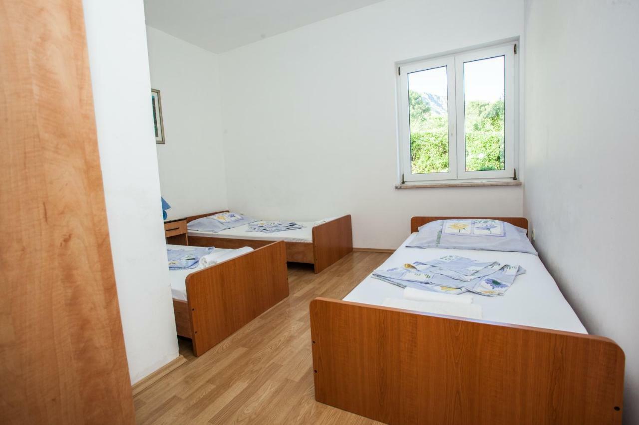 Apartments Pusic Оміш Екстер'єр фото