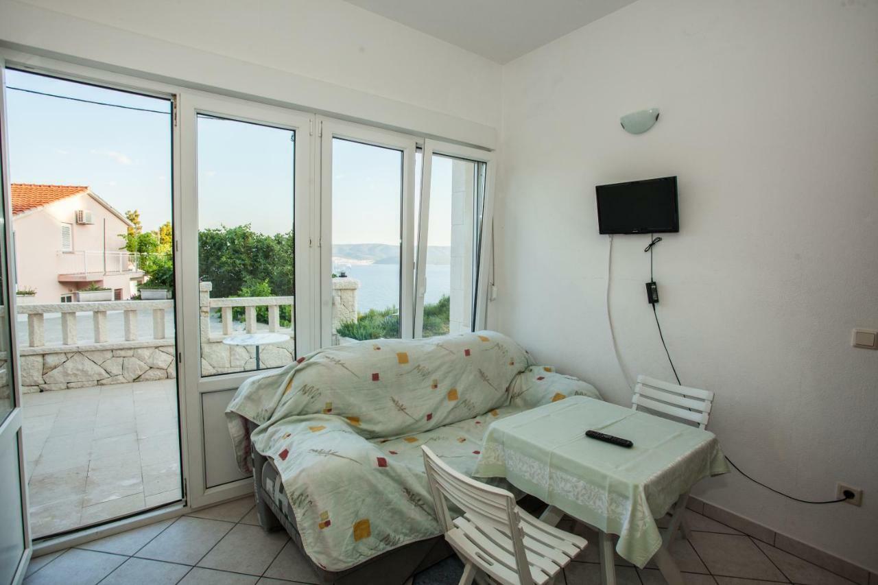Apartments Pusic Оміш Екстер'єр фото