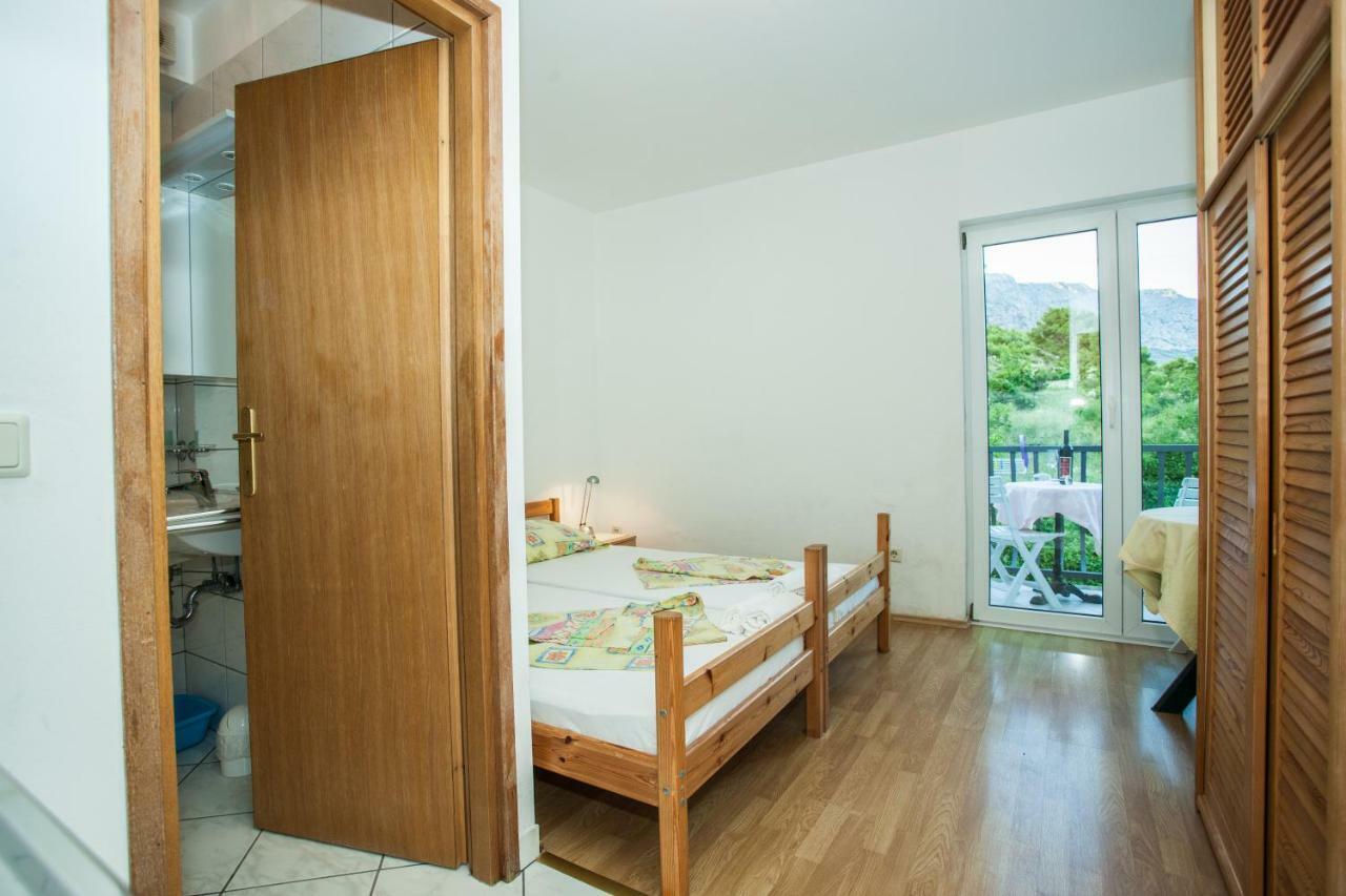 Apartments Pusic Оміш Екстер'єр фото