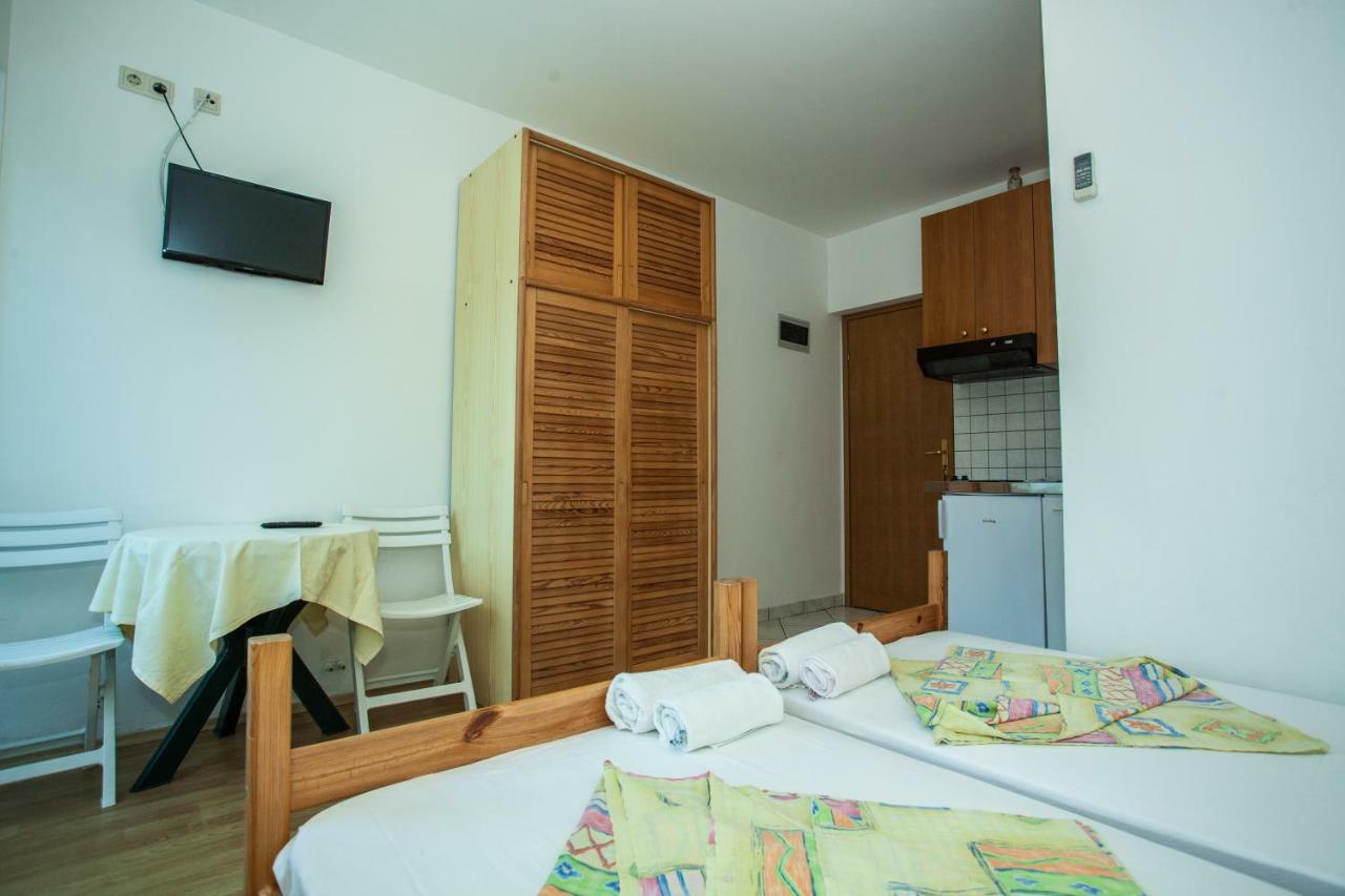 Apartments Pusic Оміш Екстер'єр фото